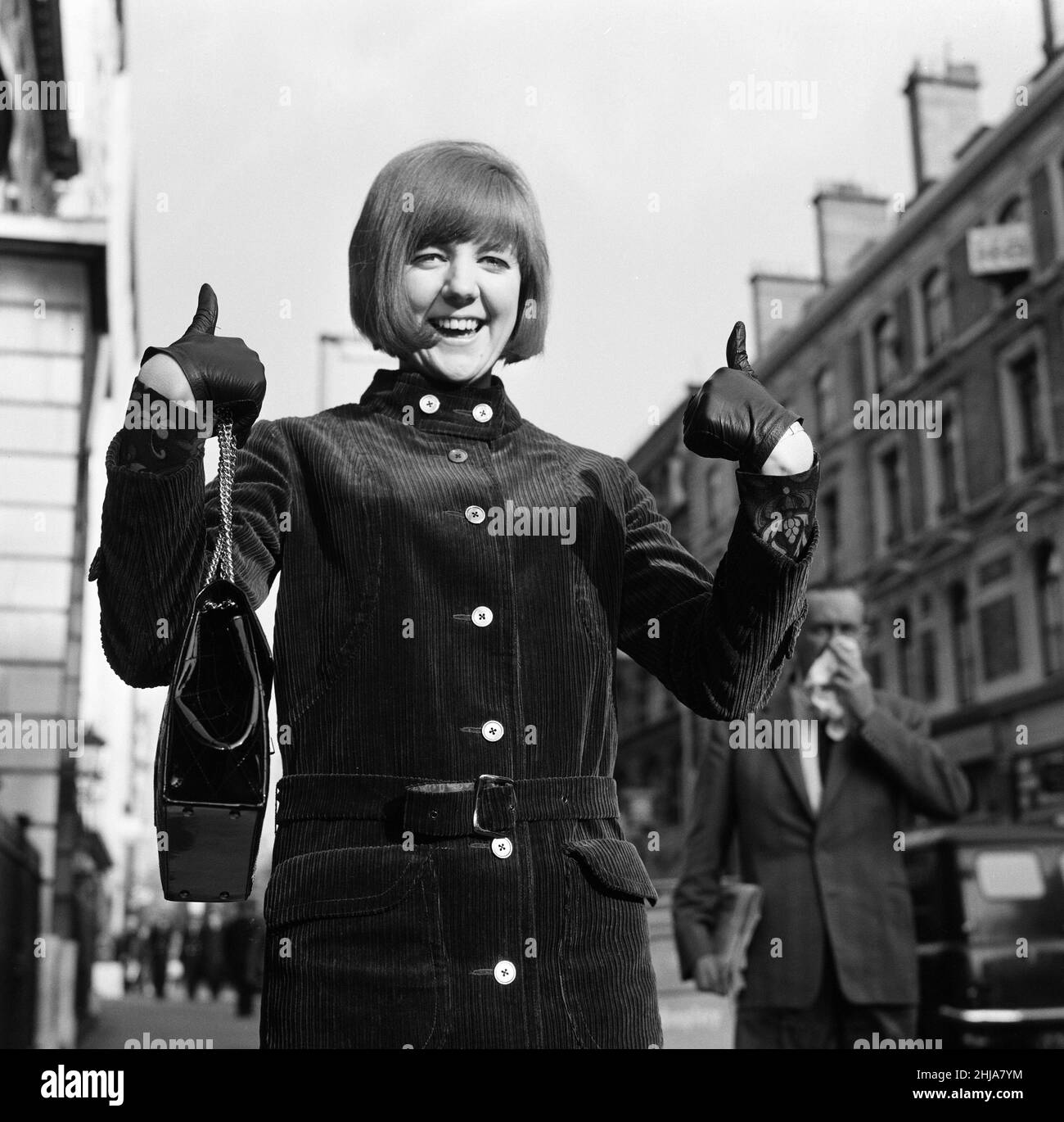 Cilla black 1964 hi-res stock photography and images - Alamy