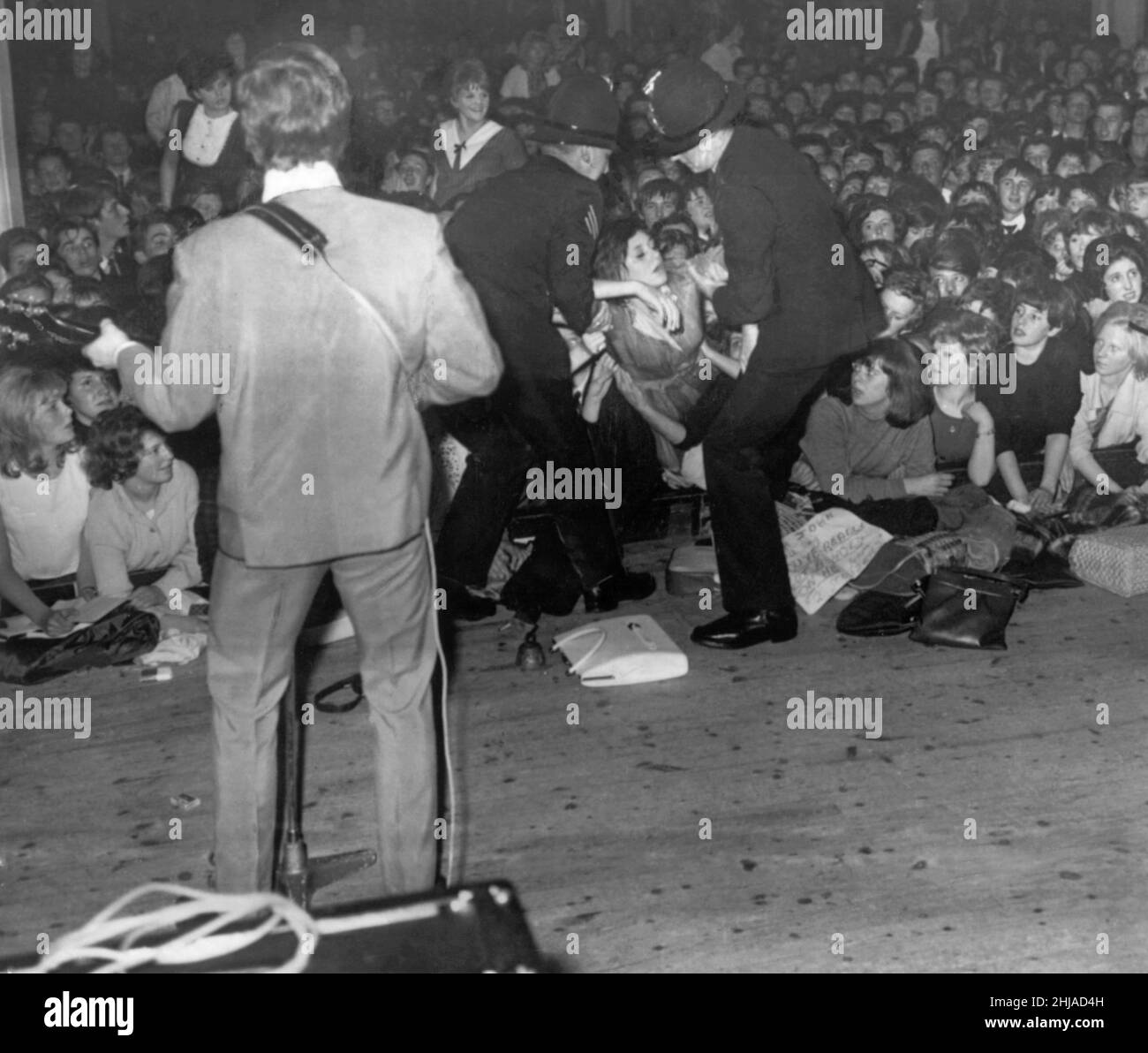 Back view police uk Black and White Stock Photos & Images - Alamy