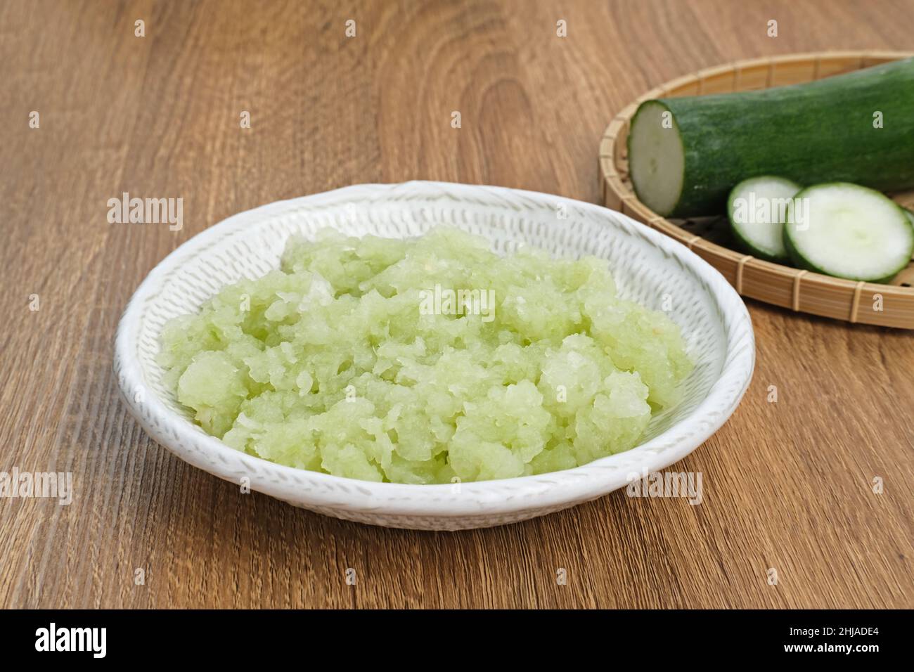Organic cucumber pulp juice, squeezed from a slow juicer, can be used