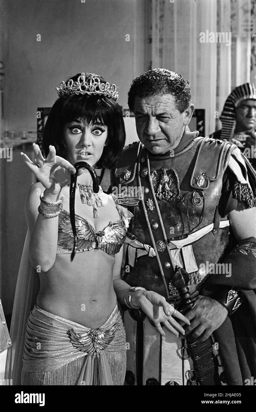 Amanda Barrie and Sid James on the set of 'Carry on Cleo' at Pinewood Studios, Buckinghamshire. 4th August 1964. Stock Photo
