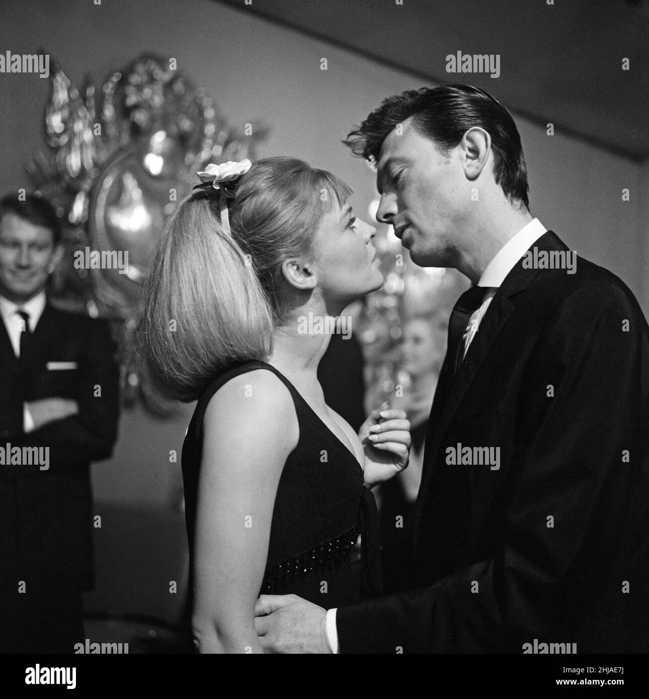 Laurence Harvey and Julie Christie shooting nightclub scenes for their film 'Darling' at the Garrison Club, Hamilton Place, London. 13th November 1964. Stock Photo