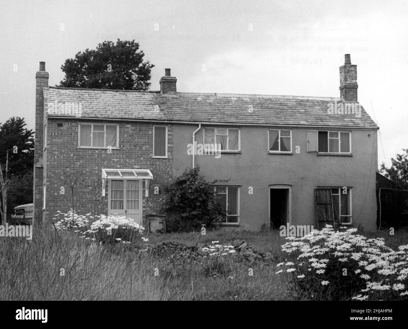 Leatherslade Farm at Oakley Buckinghamshire, where the Great Train Robbers hid. 13th August 1963. OPS Front view of the farmhouse. Stock Photo