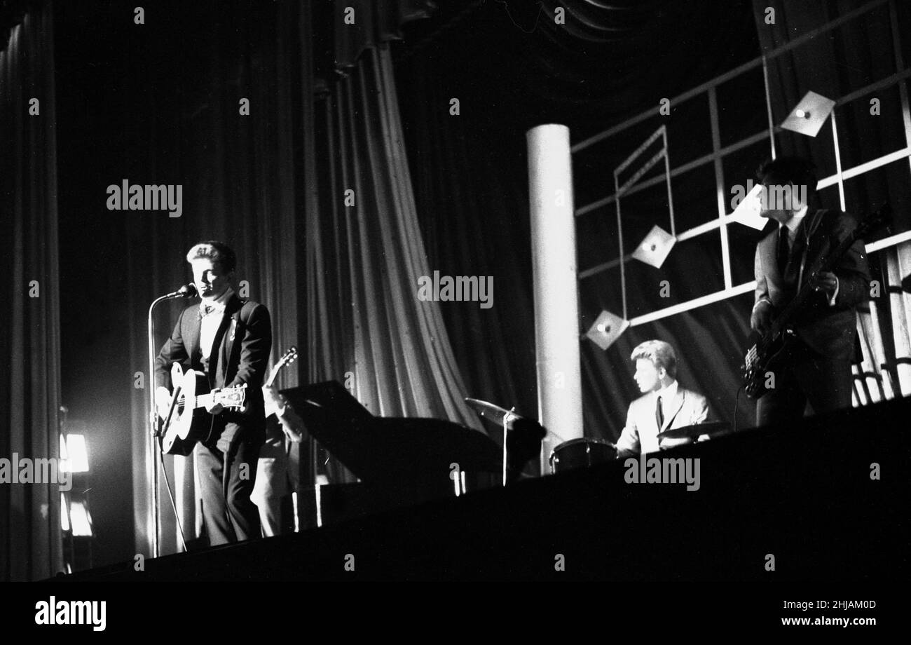 Phil Everly of ther Everly Brothers singing on stage at the Granada Cinema in East Ham, London without his brother who has food poisoning and is recovering in a London hospital  October 1962 Stock Photo