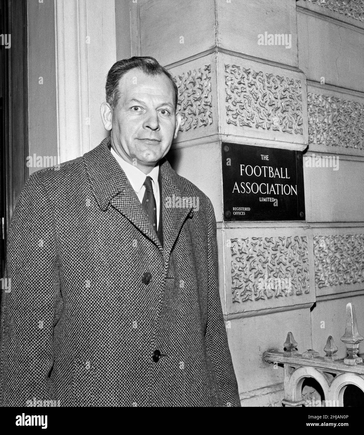 Former England football manager Walter Winterbottom leaving FA Headquarters. Walter Winterbottom managed England Football Team from 1946 to 1962 and The Great Britain Football Team in 1952  Picture taken 31st December 1962. Stock Photo