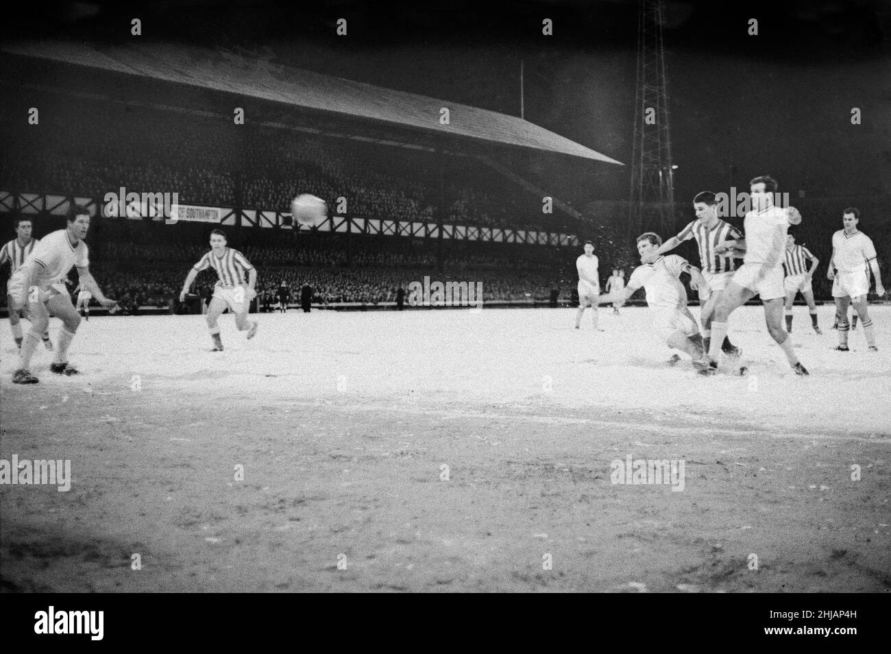 Sunderland 2 - 5 Gravesend fourth round FA Cup replay held at Roker Park. Sunderland's Johnny Crossan scores his second and Sunderland's fourth goal in the 43rd minute. 18th February 1963. Stock Photo