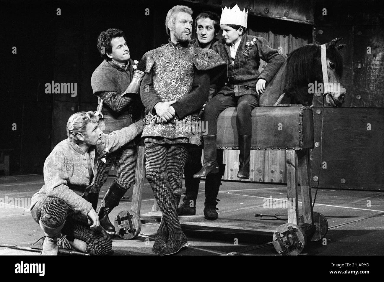 Photo call for the William Shakespeare play 'Edward IV' at the Royal Shakespeare Memorial Theatre, Stratford-upon-Avon. Pictured, Ian Holm (Richard of Gloucester), Donald Sinden (Richard of York), Charles Kay (Clarence), Peter Gatrell (Earl of Rutland), Roy Dotrice (Edward IV). 15th July 1963. Stock Photo