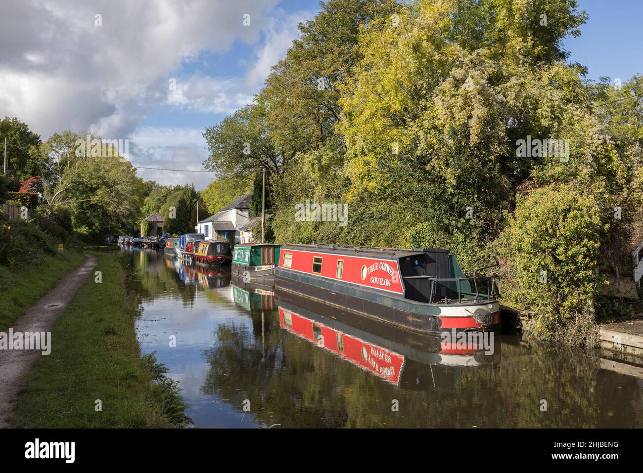 Moored boats on the Brecon and Monmouthshire canal at Govilon, Wales, UK Stock Photo