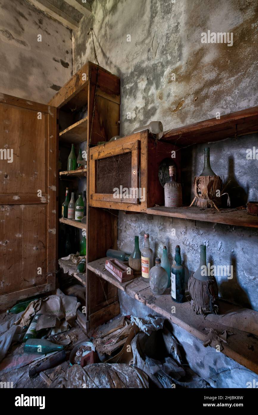 Empty alcohol bottles house hires stock photography and images Alamy