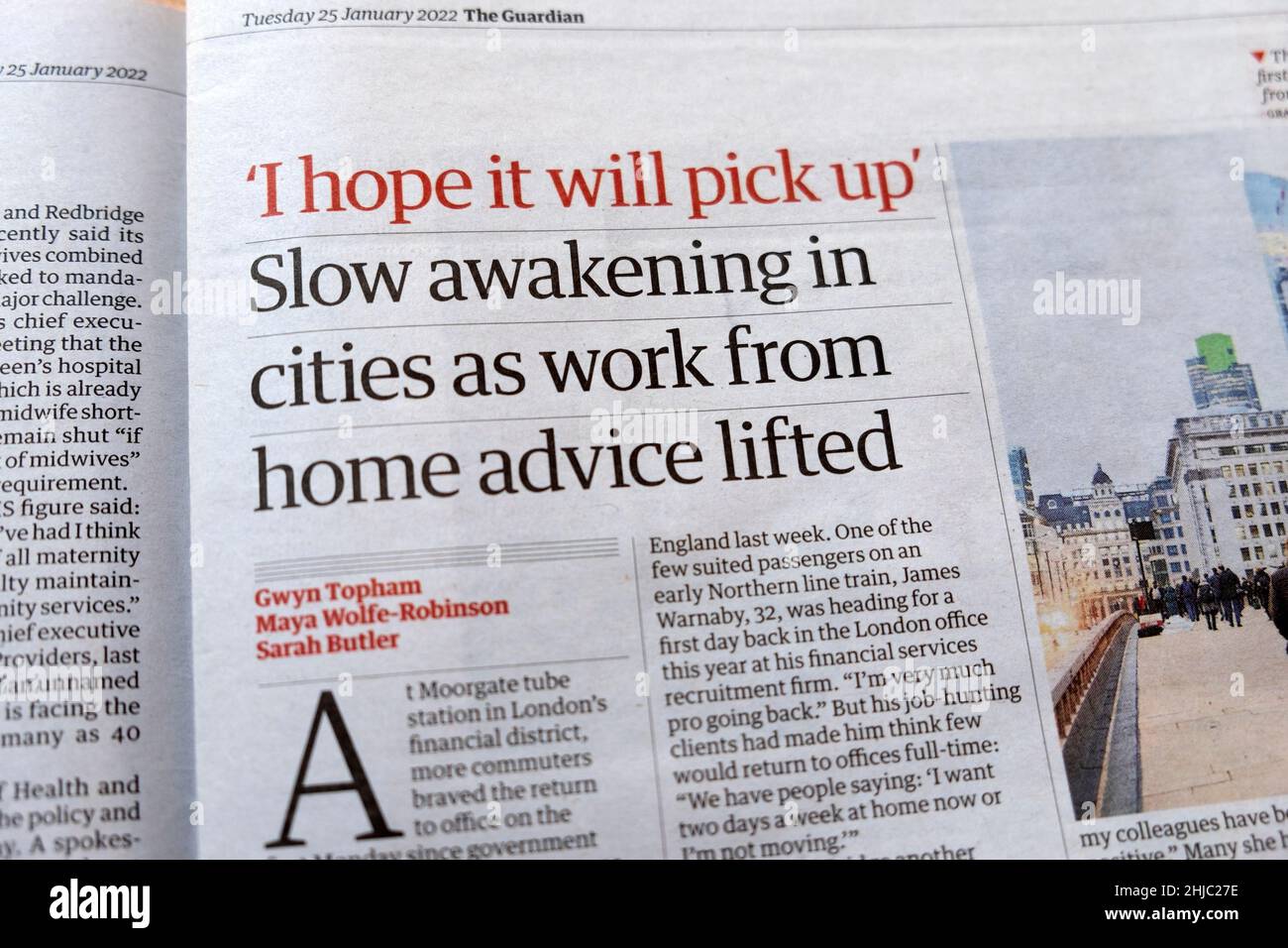 'Slow awakening in cities as work from home advice lifted' Guardian newspaper headline clipping article on 25 January 2022 City of London UK Stock Photo