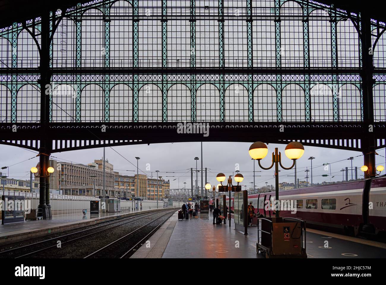 Railway station gare du nord hi-res stock photography and images - Page 7