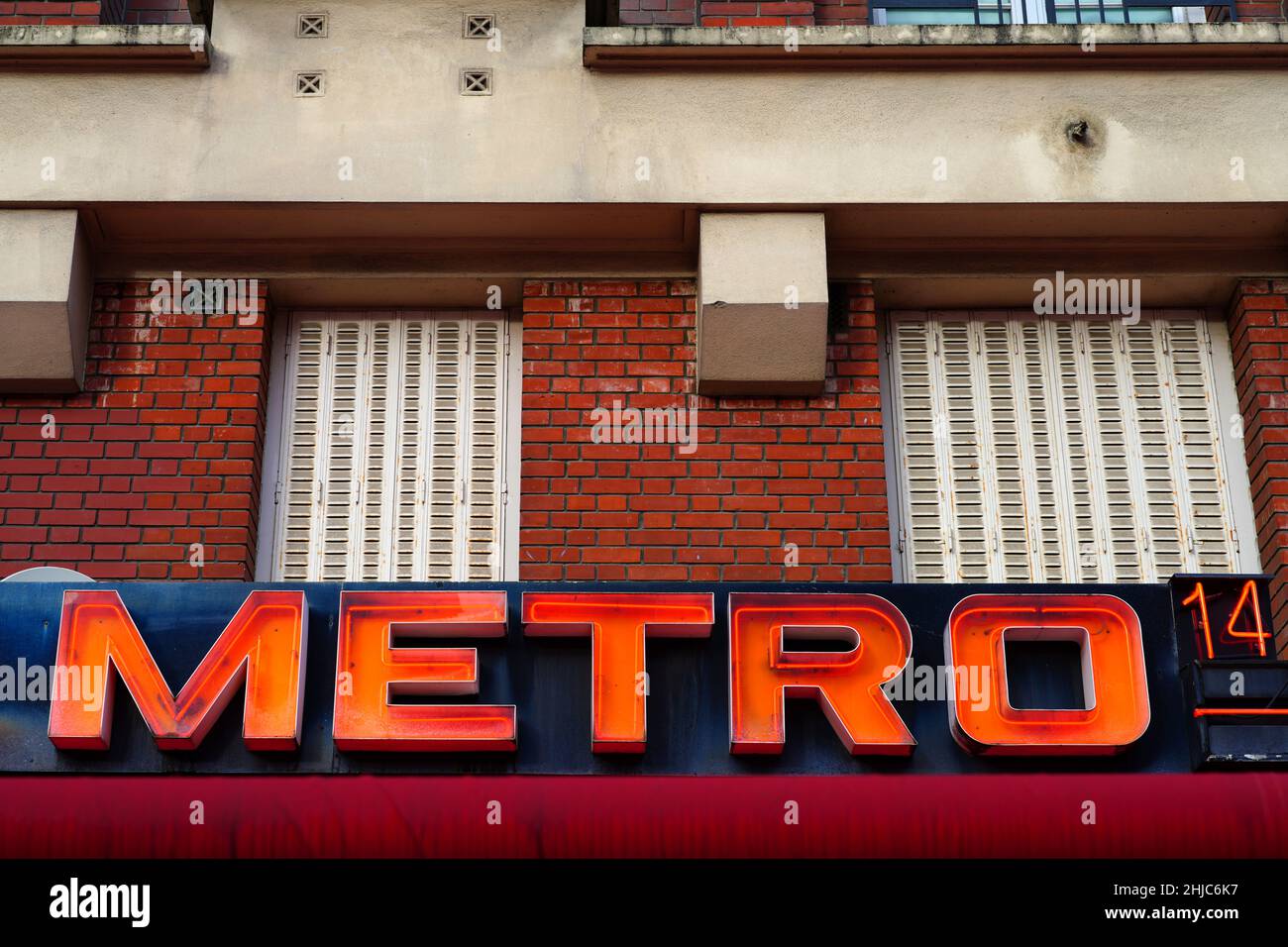 PARIS, FRANCE -9 JAN 2022- View of the entrance of the Pernety subway station on Line 13 on rue Raymond Losserand in the 14th arrondissement of Paris. Stock Photo