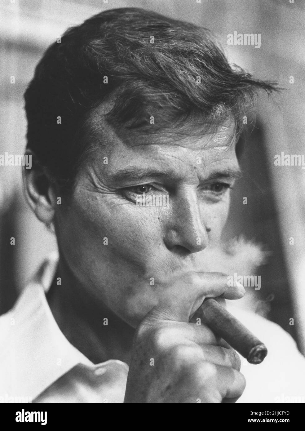 Celebrities smoking hi-res stock photography and images - Alamy