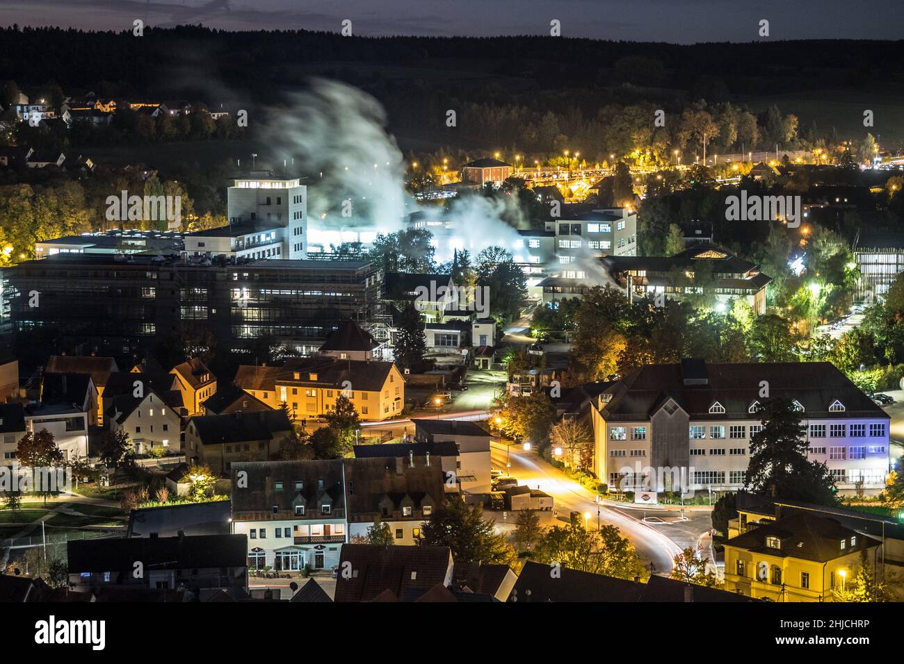 Stadtwerke Pfaffenhofen von oben, Luftaufnahme vom Kirchturm aus, Heizkraftwerk am frühen Morgen Stock Photo