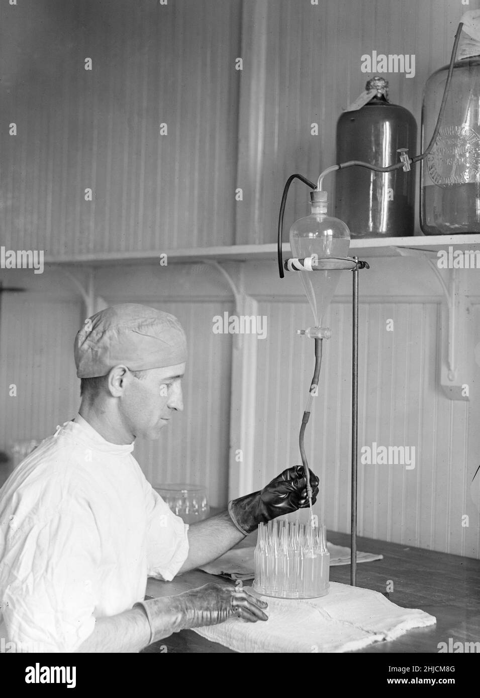 Making typhoid vaccine at U.S. Army medical school. Harris & Ewing, 1917. Stock Photo