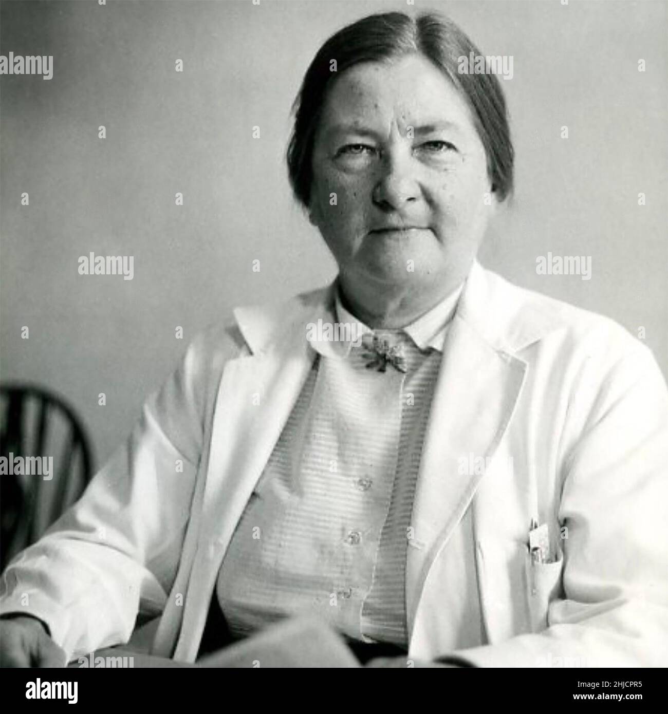 Dorothy Hansine Andersen (1901-1963) was an American pediatrician and pathologist who was the first to identify and name the disease of cystic fibrosis, which she did in 1939. She won the E. Mead Johnson Award (1939), the Elizabeth Blackwell Award (1952), and was inducted into the National Women's Hall of Fame (2002). Photo, c. 1950s. Stock Photo