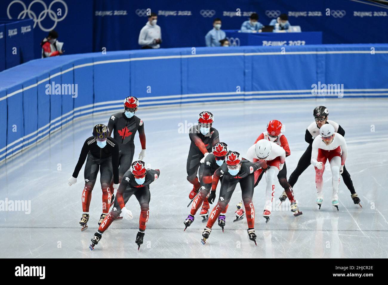 (220128) -- BEIJING, Jan. 28, 2022 (Xinhua) -- Ice skaters practise during a training session at Capital Indoor Stadium in Beijing, China, Jan, 28, 2022. (Xinhua/Ju Huanzong) Stock Photo