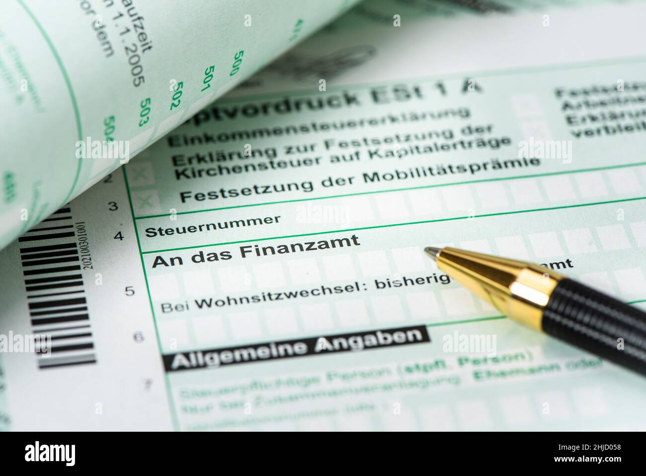 Steuererklärung für Finanzamt mit Formular Stock Photo