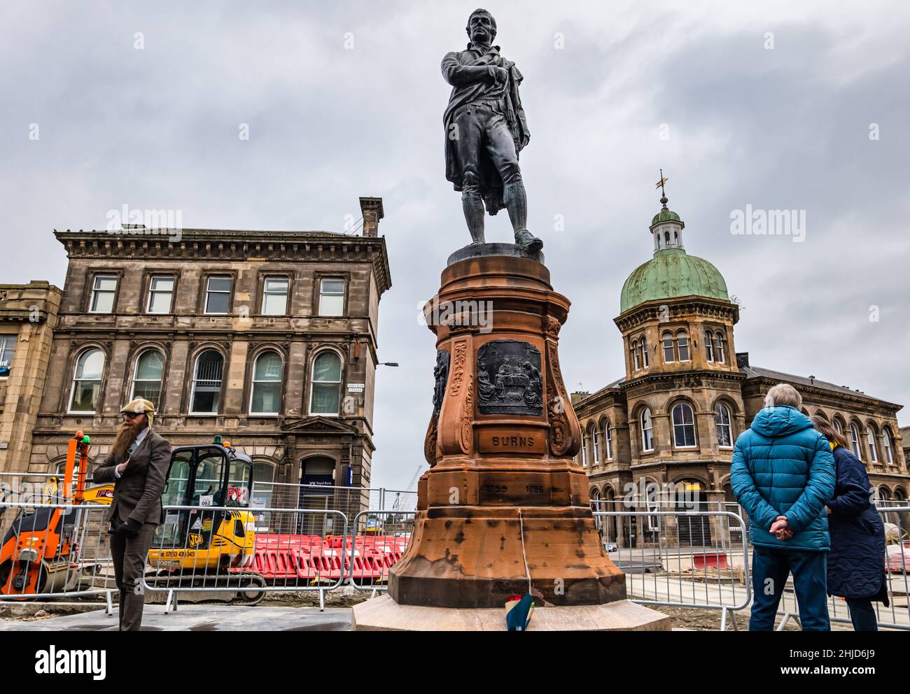 Restored Robert Burns statue reinstated after trams construction work with Victorian Corn Exchange, Bernard Street, Leith, Edinburgh, Scotland Stock Photo