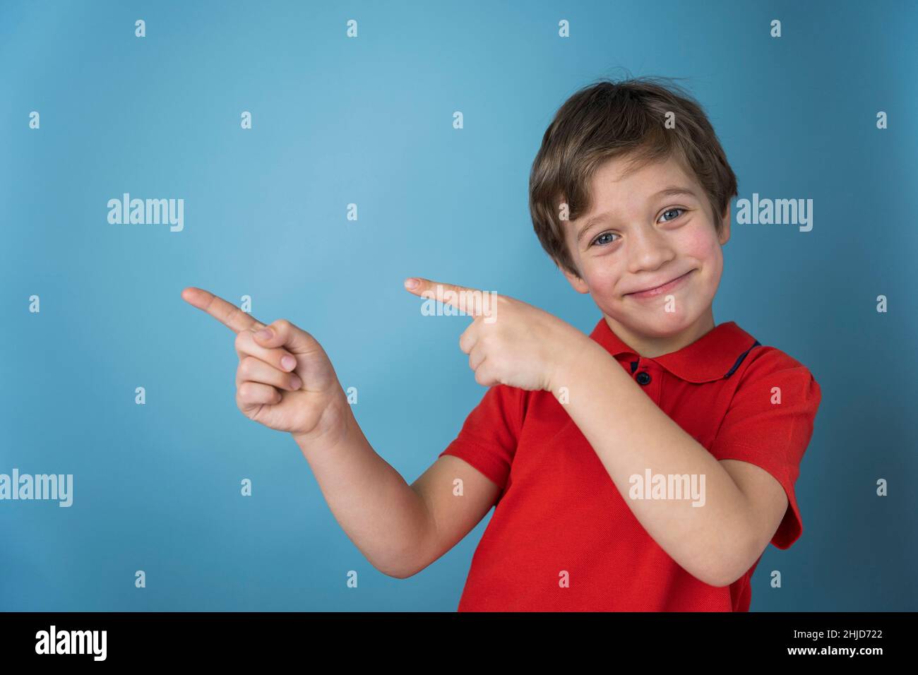 Boy pointing something. Past pointing. Past pointing. Мальчик указывает пальцем фото. Статуэтка человек несет земной шар.