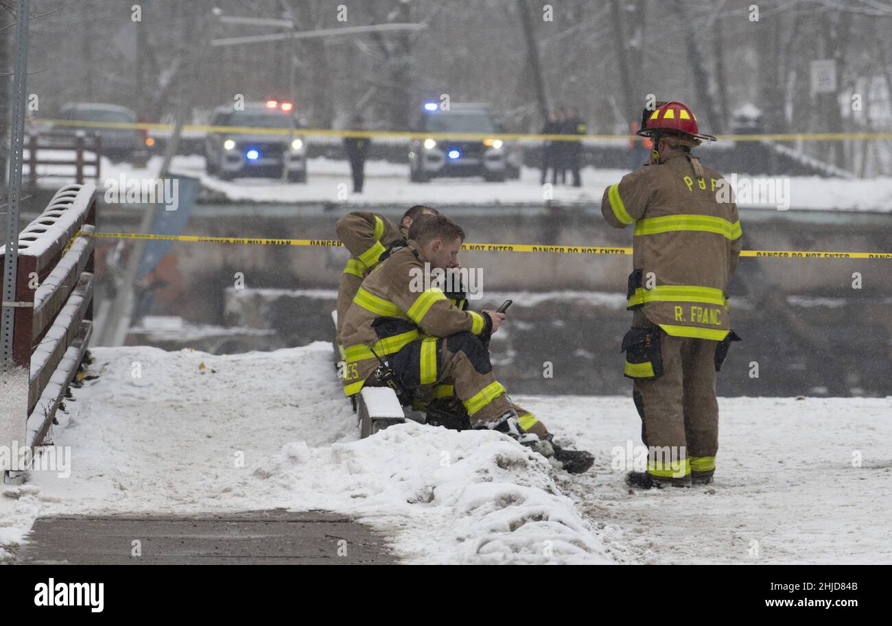 Pittsburgh, United States. 28th Jan, 2022. Members of the Point Breeze Fire Department rest at the edge of the Fern Hollow Bridge collapse in the Point Breeze area of Pittsburgh on Friday January 28, 2022. A bus and several cars were involved, but no fatalities have been reported. Photo by Archie Carpenter/UPI Credit: UPI/Alamy Live News Stock Photo