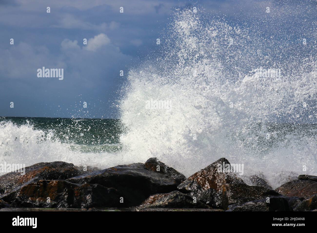 Ocean water splash hi-res stock photography and images - Alamy