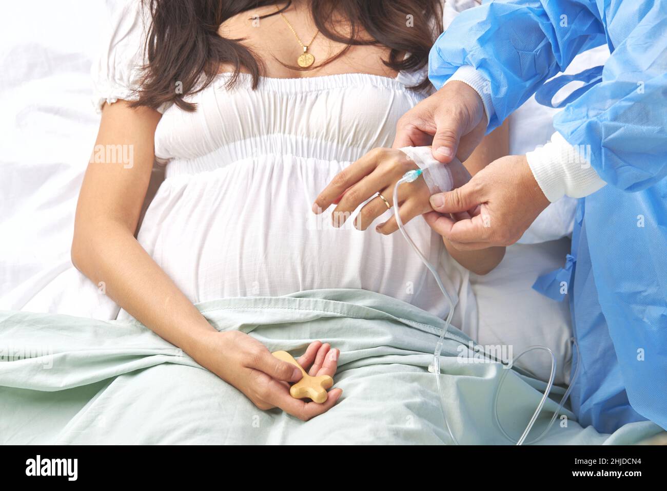 Doctor connecting an IV drip to a pregnant woman's hand Stock Photo Alamy