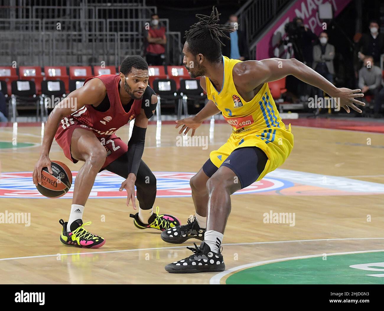 Muenchen, Germany (DE), 28 January, 2022. Pictured left to right, Corey Walden (FC Bayern Basketball), Jaleen Smith (Alba Berlin) at the Basketball Euroleague, FC Bayern Muenchen - Alba Berlin. Credit: Eduard Martin/Alamy Live News Stock Photo
