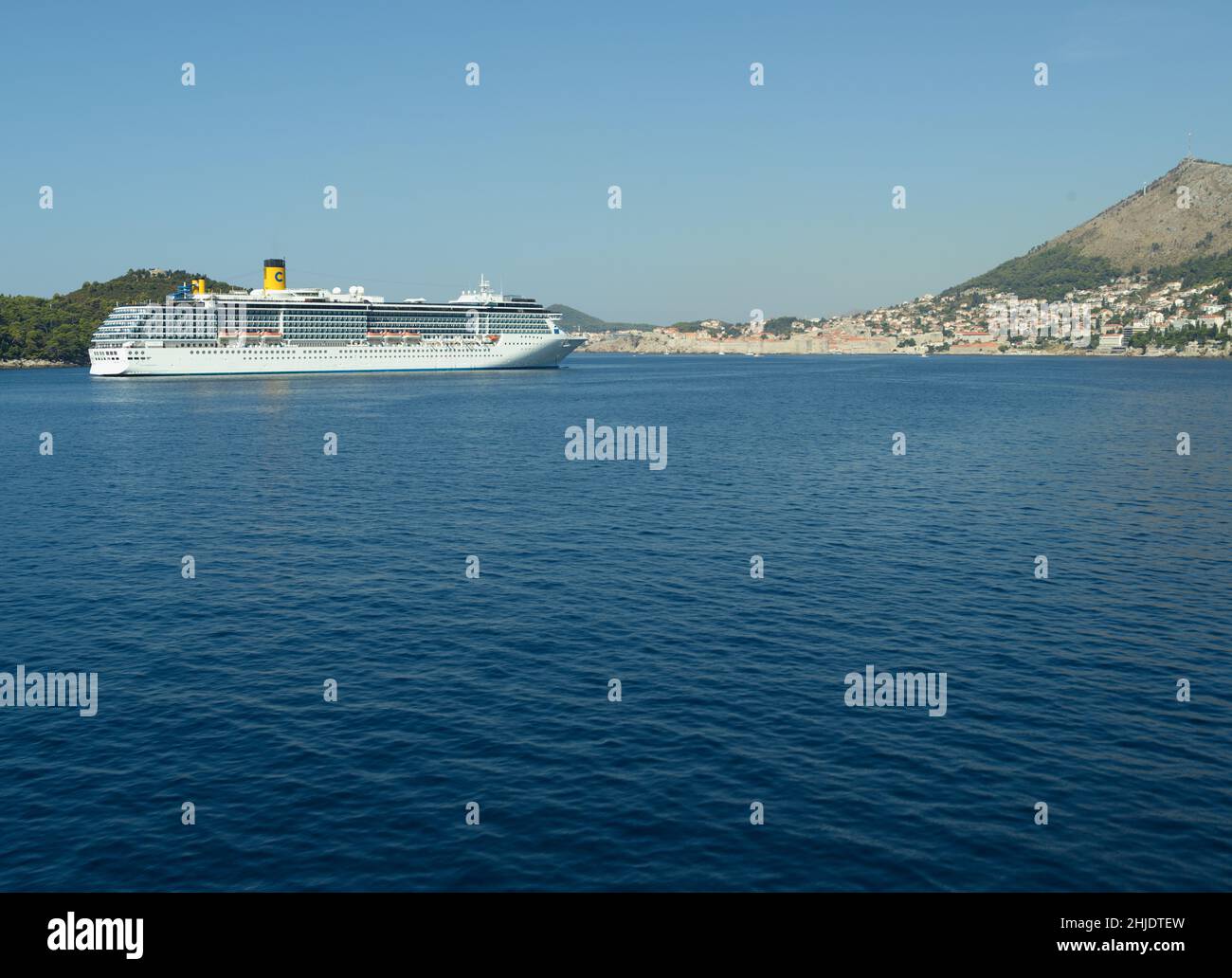 Aerial view of a boat in the sea Stock Photo - Alamy