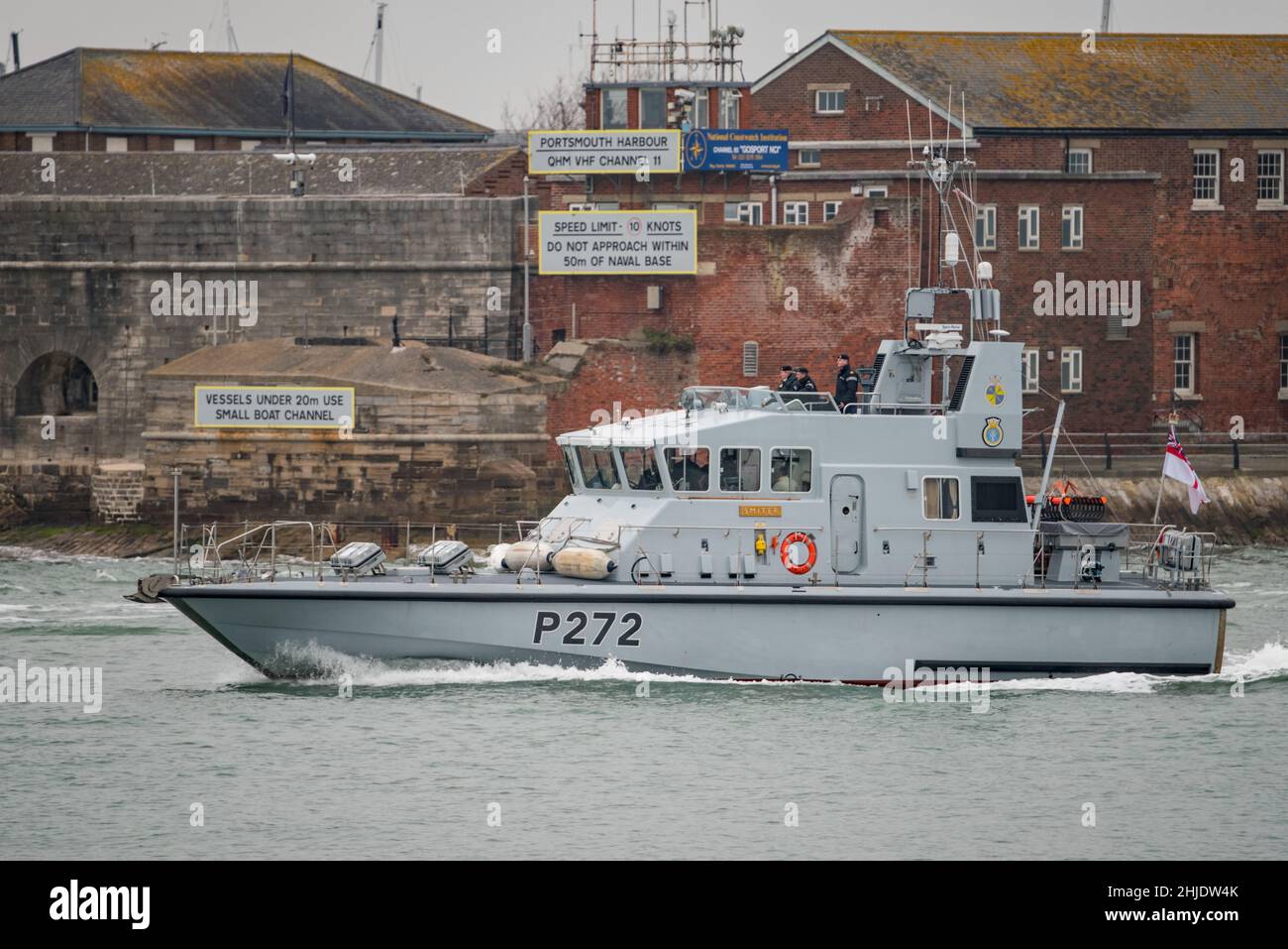 The Royal Navy patrol boat HMS Smiter (P272) passing the NCI Gosport lookout tower on departure from Portsmouth, UK on the 24th January 2022. Stock Photo