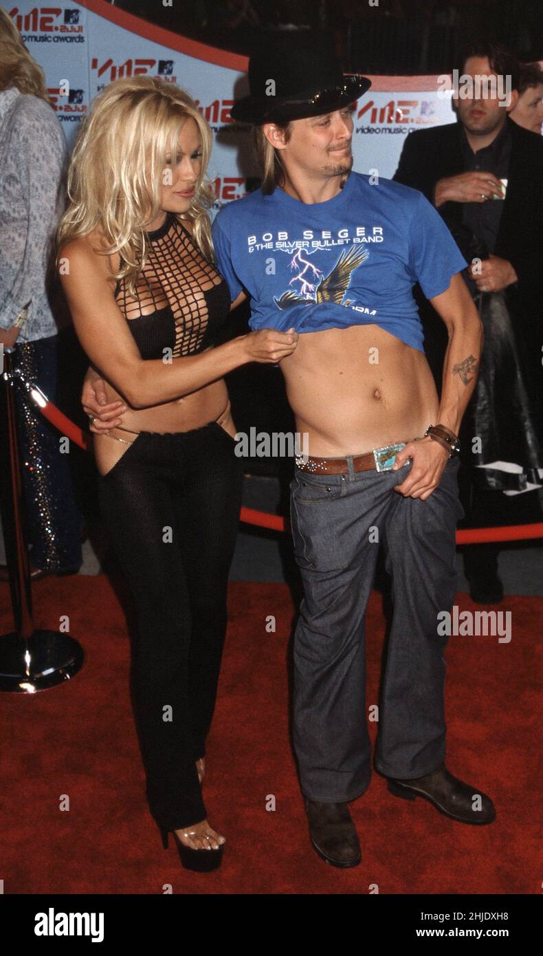 Pamela Anderson and Kid Rock attend the 2001 MTV Video Music Awards at Lincoln Center's Metropolitan Opera House in New York City on September 6, 2001.  Photo Credit: Henry McGee/MediaPunch Stock Photo