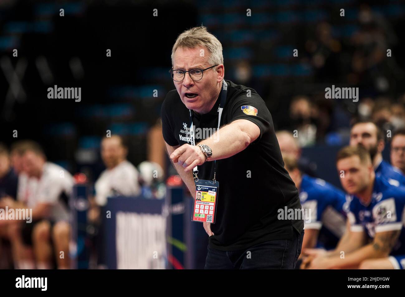 Budapest, Hungary, 28th January 2022. Head Coach Gudmundur Gudmundsson of Iceland gestures during the Men's EHF EURO 2022, Fifth Place Match between Iceland v Norway in Budapest, Hungary. January 28, 2022. Credit: Nikola Krstic/Alamy Stock Photo