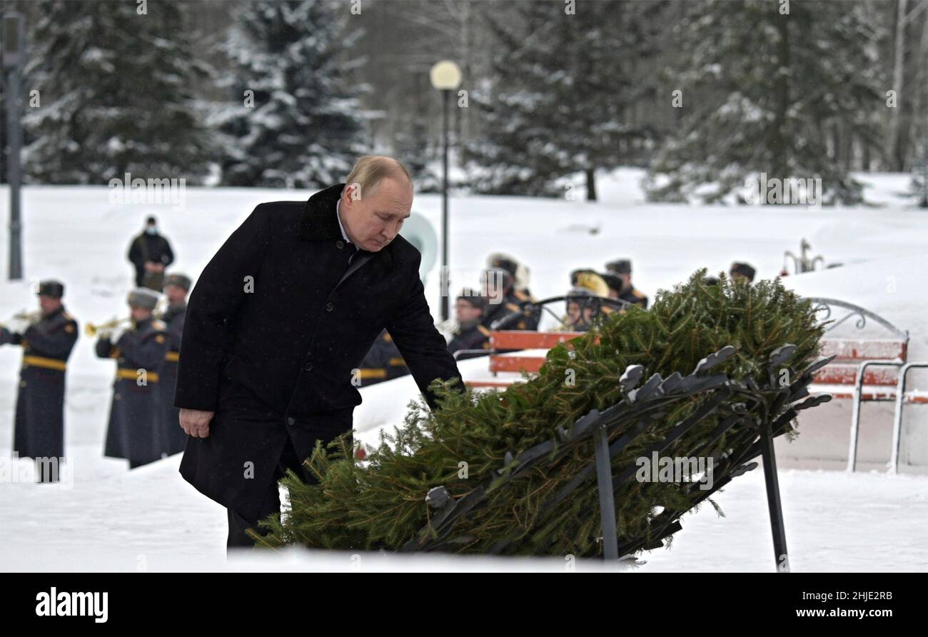 St Petersburg, Russia. 29th Jan, 2022. Russian President Vladimir Putin attends a commemoration ceremony for victims of the Leningrad Siege during WW2, at the Piskaryovskoye Cemetery, January 27, 2022 in St. Petersburg, Russia. Credit: Alexei Nikolsky/Kremlin Pool/Alamy Live News Stock Photo