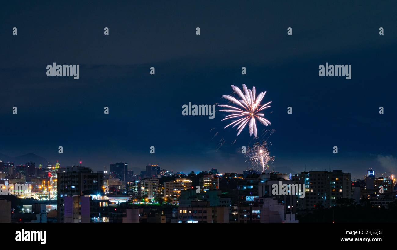 Night images with New Year's (Réveillon) fireworks exploding in the sky