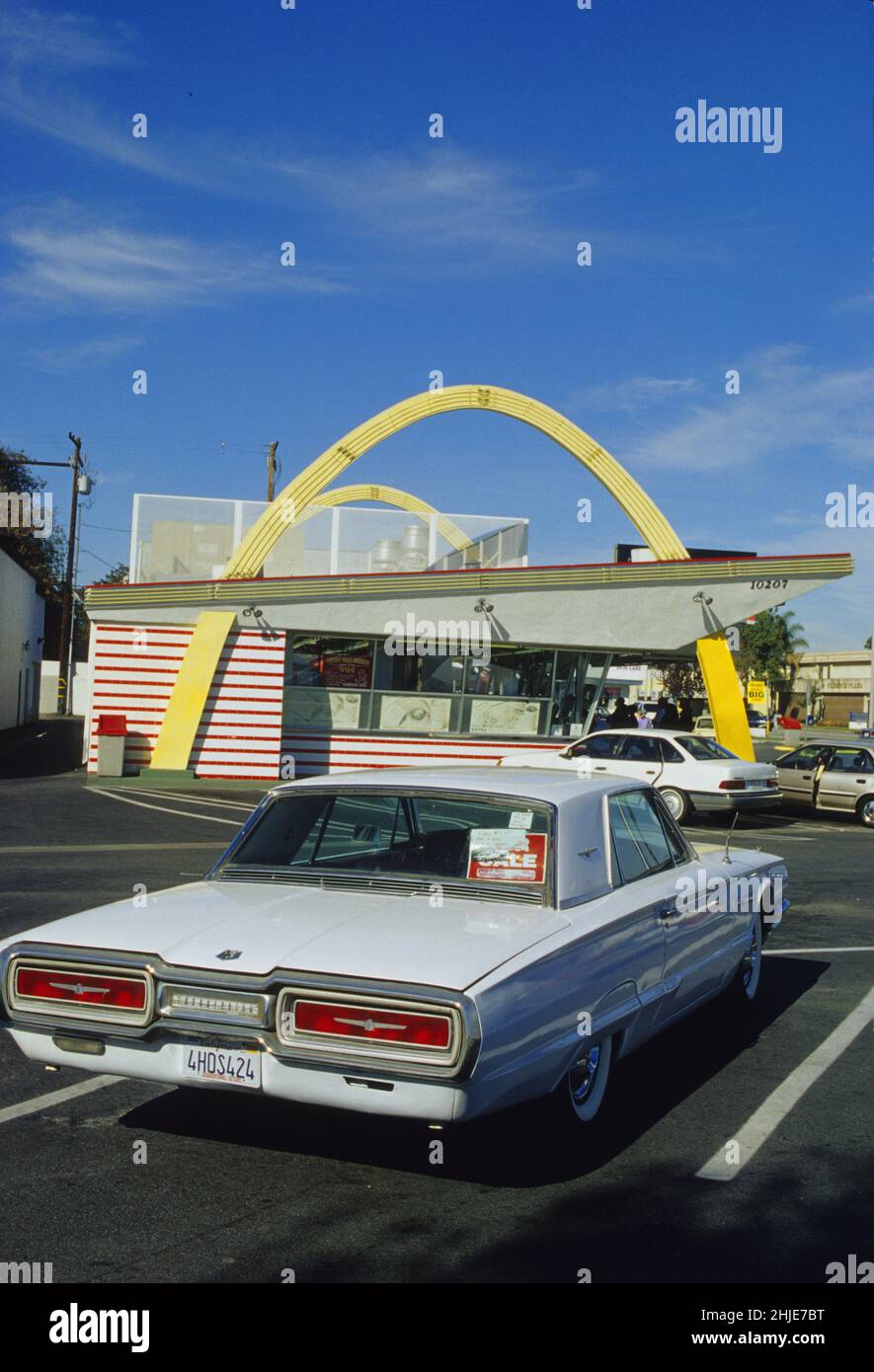AMERICAN CAR CULTURE The oldest fast food restaurant Mc Donald in