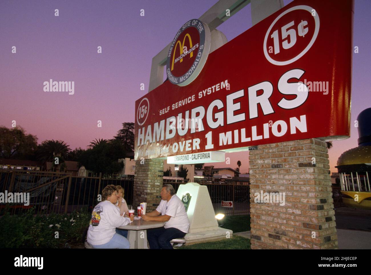 AMERICAN CAR CULTURE The oldest fast food restaurant Mc Donald in