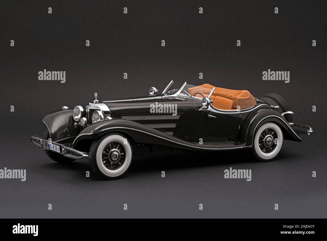 die-cast-model-car-by-bauer-of-mercedes-500k-special-roadster-1-12