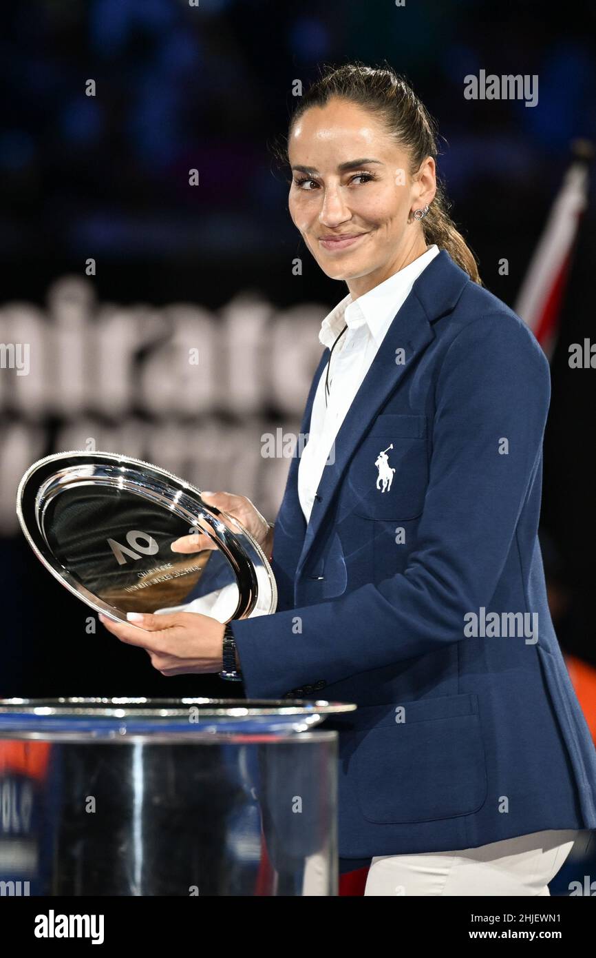 Melbourne, Australia. 29th Jan, 2022. Umpire Marijana Veljovic from Serbia  receives a gift for officiating the Women's Singles Final match between  27th seed DANIELLE COLLINS (USA) and 1st seed ASHLEIGH BARTY (AUS)