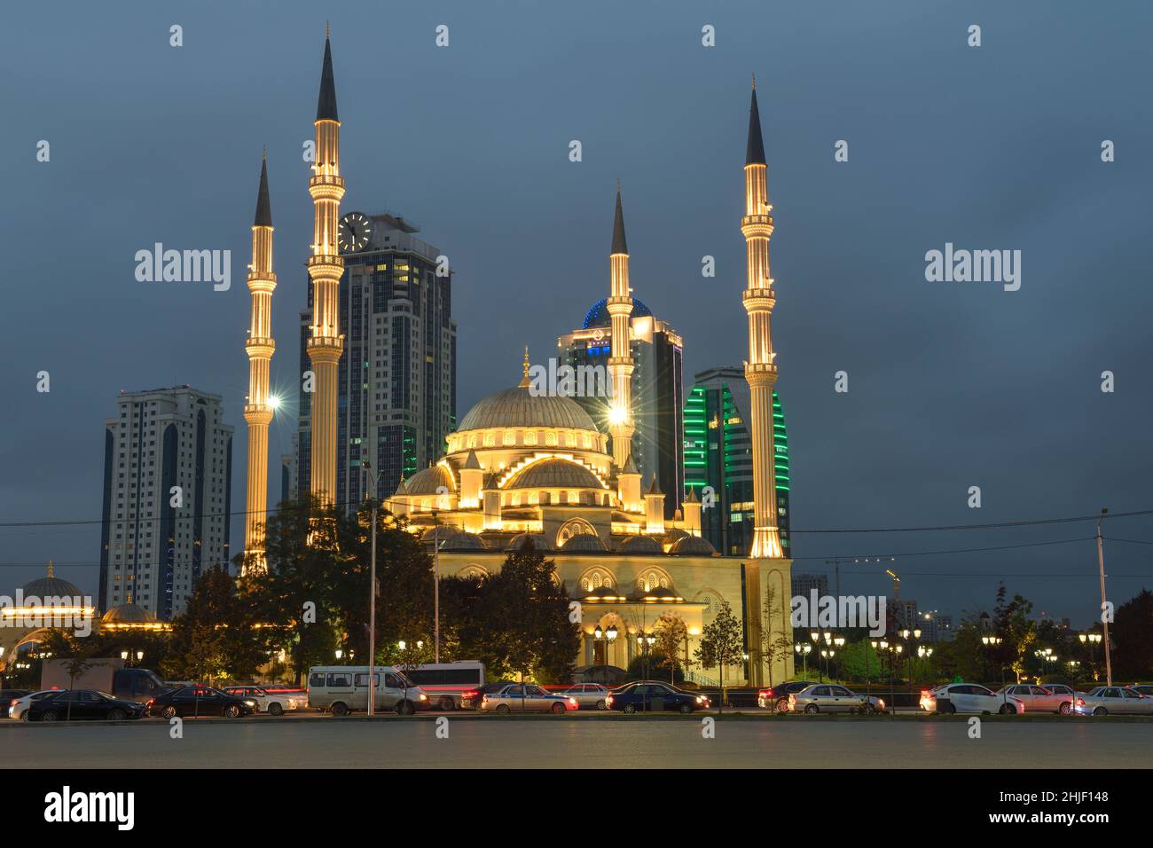 GROZNY, RUSSIA - SEPTEMBER 29, 2021: Mosque 'Heart of Chechnya' against the background of the modern business center 'Grozny City' Stock Photo
