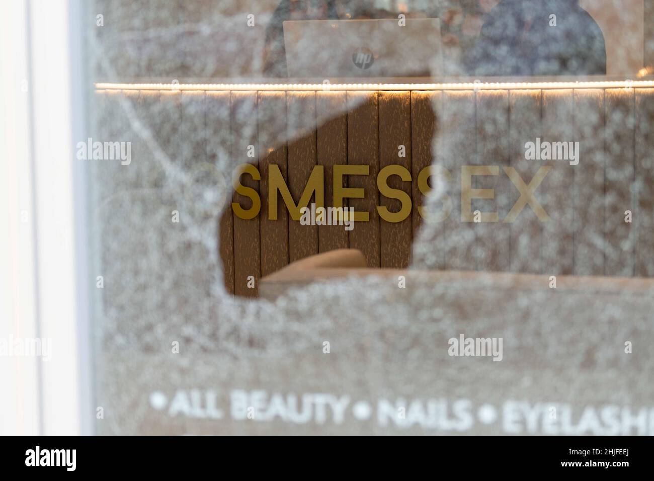 Brentwood, UK. 29th Jan, 2022. Brentwood Essex 29th Jan 2022 Essex police have reported a suspect with a hammer allegedly attacked the Cosmessex salon on Brentwood High Street, Essex. No arrests have been made. Credit: Ian Davidson/Alamy Live News Stock Photo