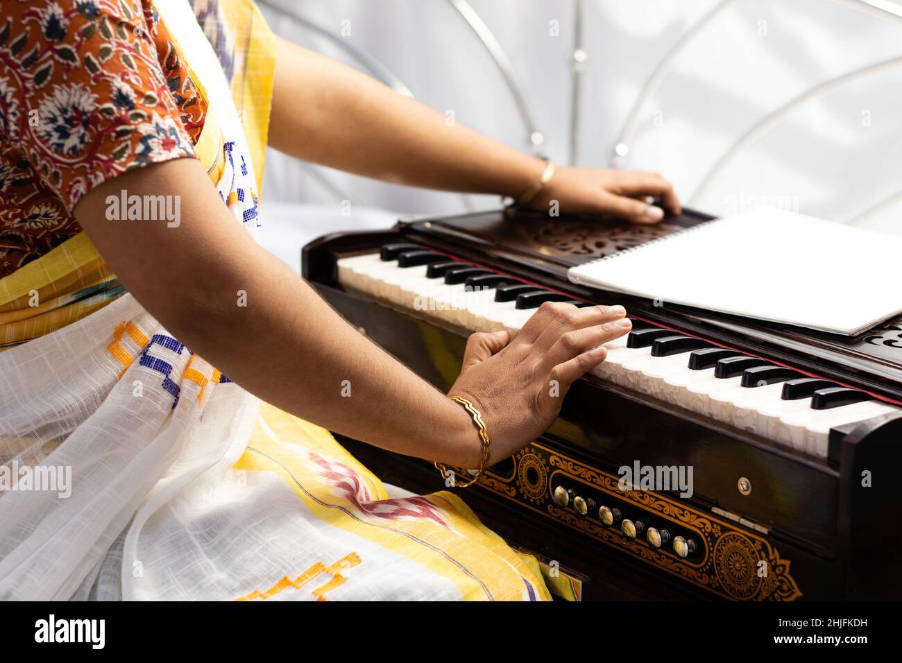 Asian girl sitting musical instrument hires stock photography and