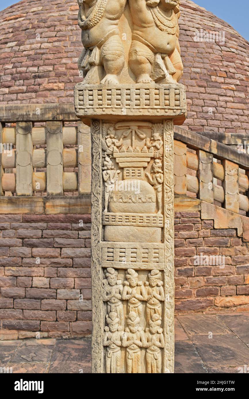 Stupa No. 3, Left Pillar, Top Panel, Stupa representing Buddha, Sanchi monuments, World Heritage Site, Madhya Pradesh, India. Stock Photo