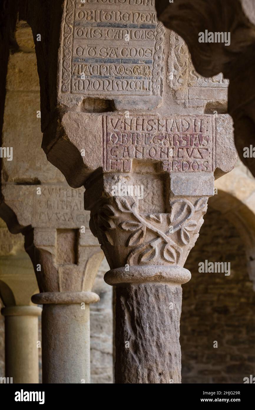 cloister of the former cathedral of San Vicente, Roda de Isábena, obituaries,, Isábena Valley, Huesca, Spain Stock Photo