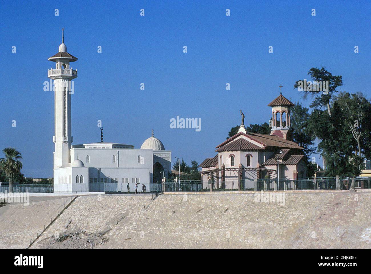 El Shefaa Mosque, Ismailia, alongside the Suez Canal, Egypt, 10th February 1978 Stock Photo