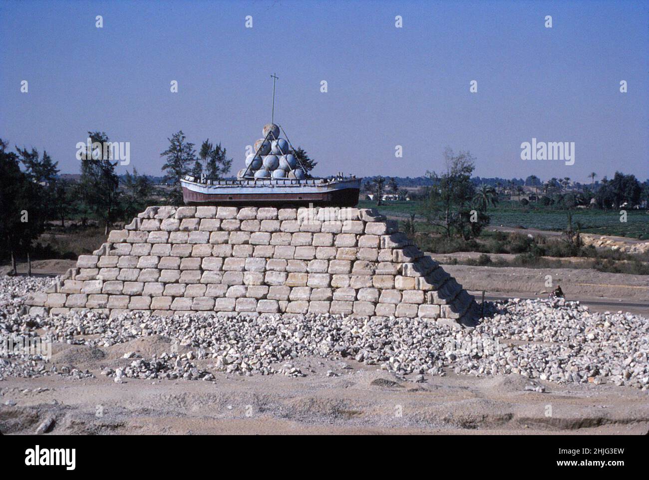 A monument alongside the Suez Canal - a large barge on top of a huge stone plinth, 10th February 1978 Stock Photo