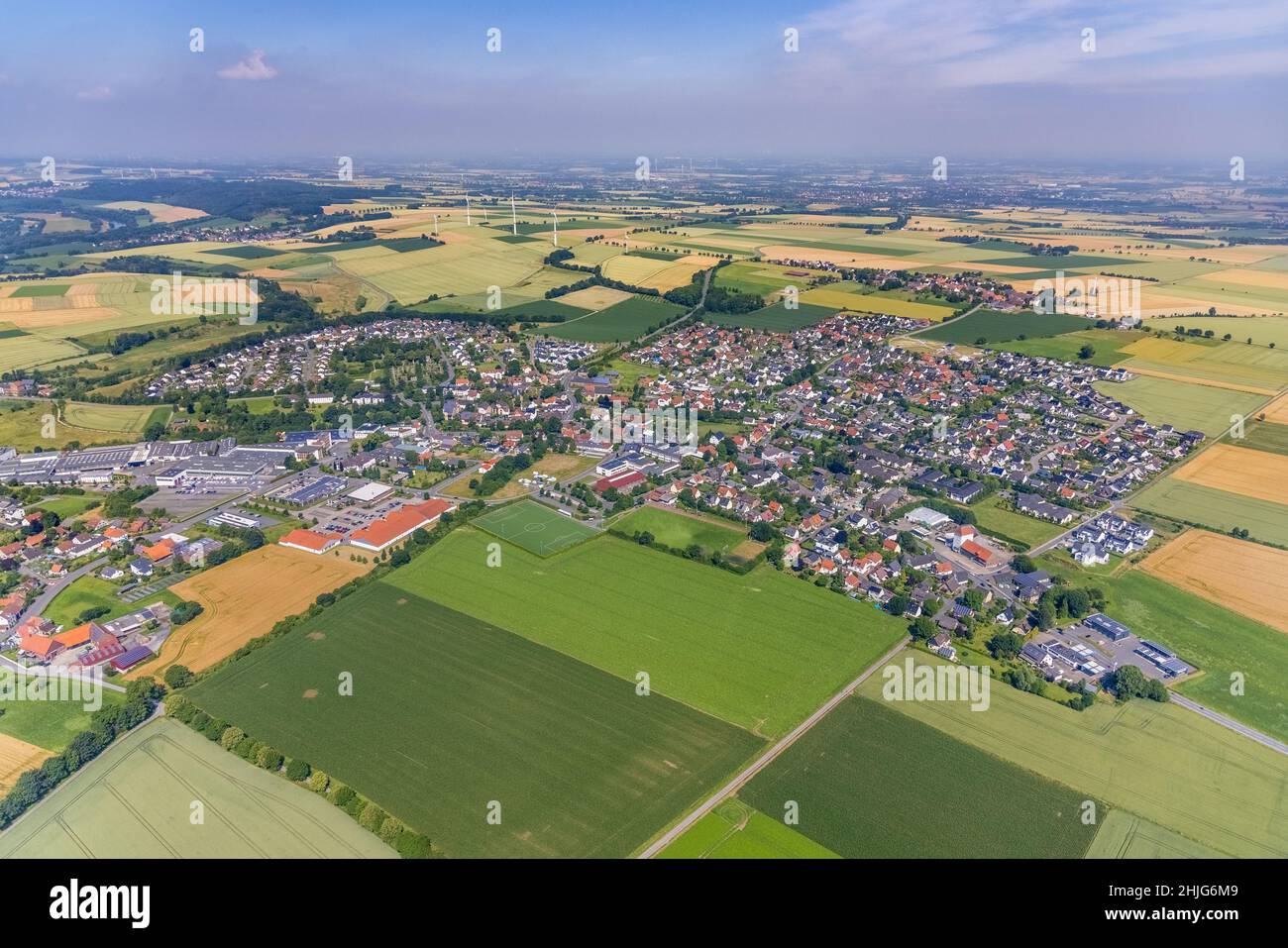 Wiesen und felder mit ortsansicht bremen hires stock photography and