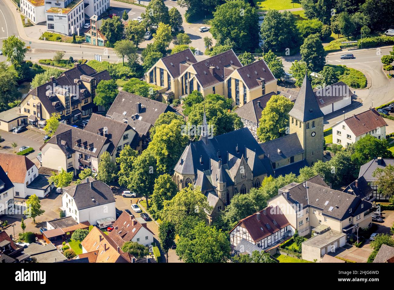 Luftbild, St. Lambertus Kirche in Bremen, Ense, Sauerland, Nordrhein-Westfalen, Deutschland, Andachtstätte, DE, Europa, Glaubensgemeinschaft, Gottesha Stock Photo