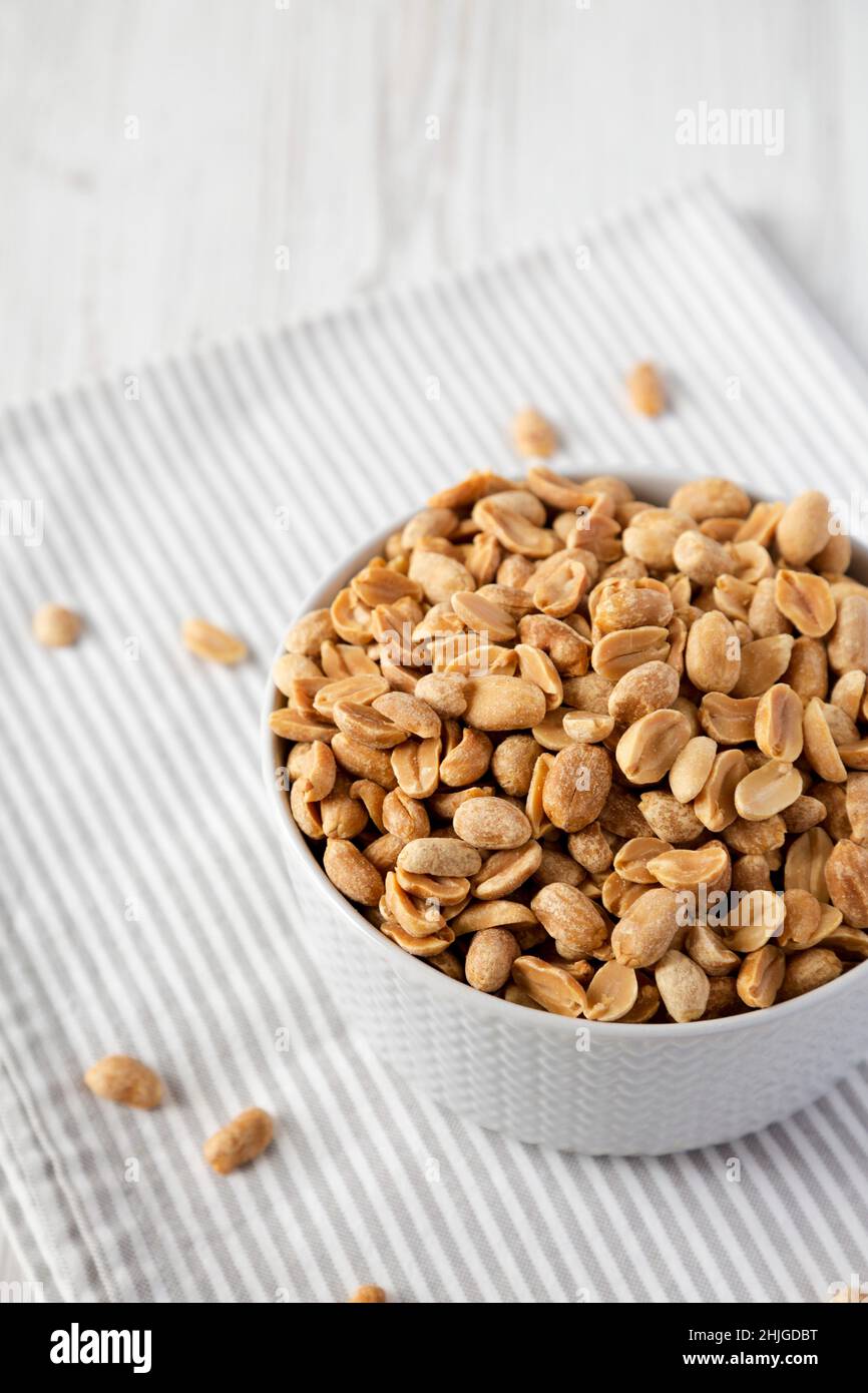 Roasted Salted Shelled Peanuts, side view. Copy space Stock Photo Alamy