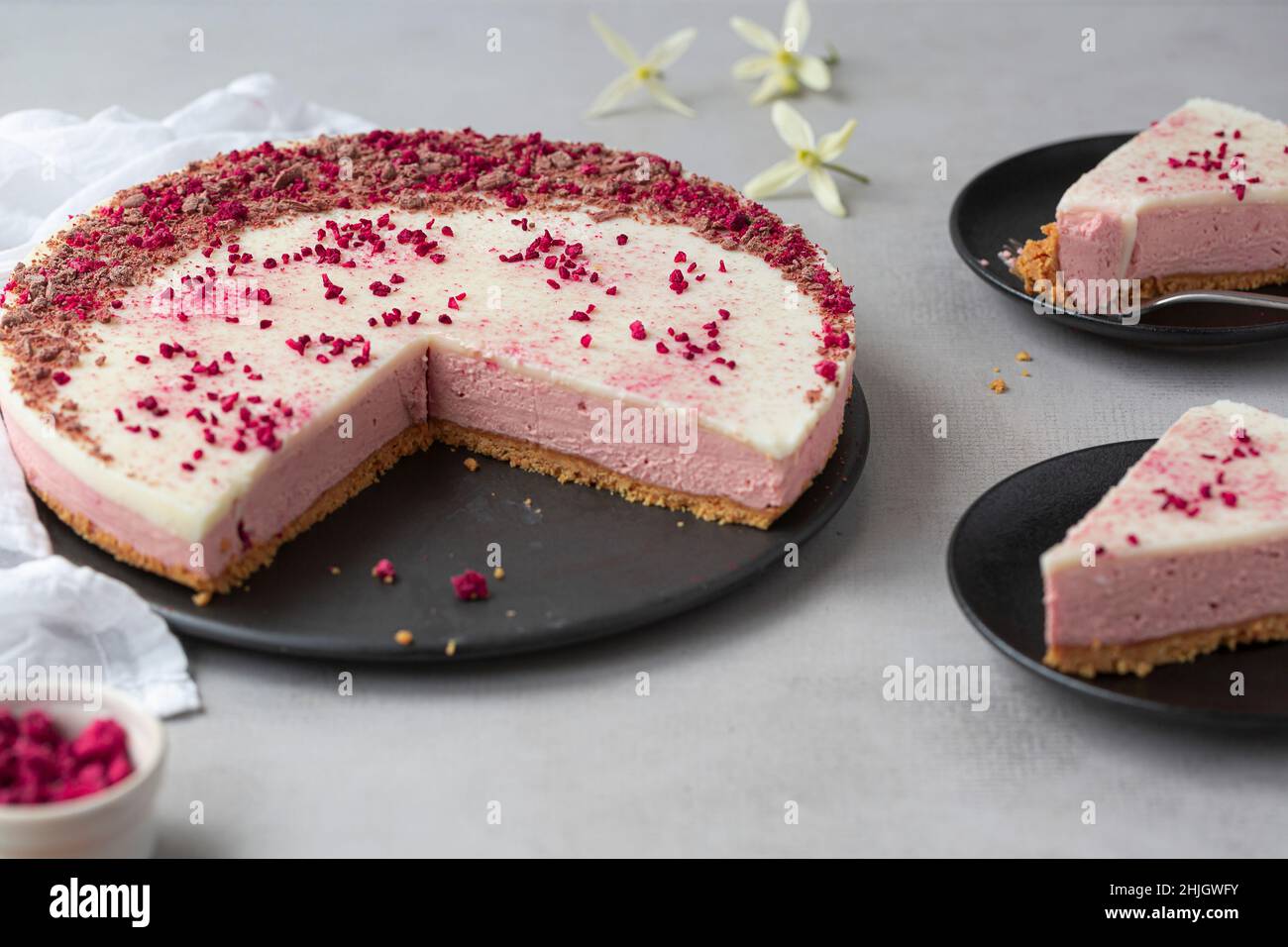 Raspberry Cheesecake with Pavlova Jelly Topping Stock Photo Alamy