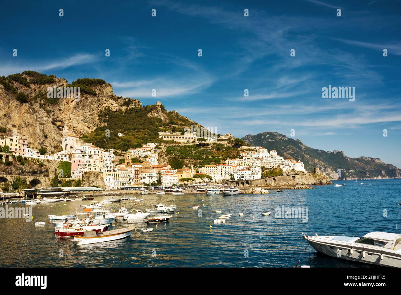 Amalfi coast harbour boat hi-res stock photography and images - Alamy