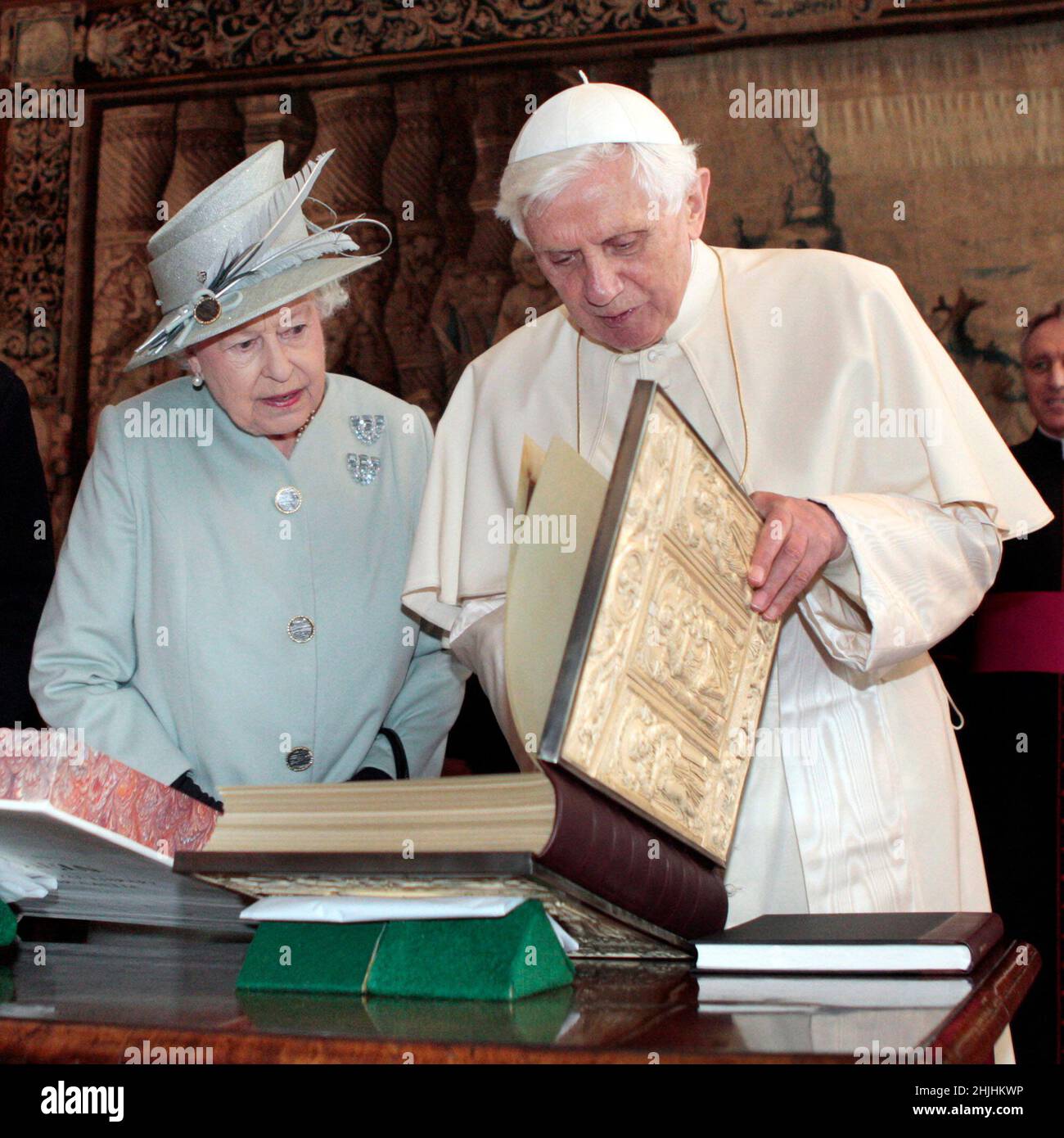 File photo dated 16/09/10 of Queen Elizabeth II talking with Pope Benedict XVI during an audience in the Morning Drawing Room at the Palace of Holyroodhouse in Edinburgh during a four day visit by the Pope to the UK. Issue date: Sunday January 30, 2022. Stock Photo